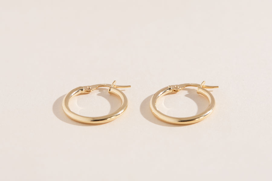 Boucles d'oreilles Yasmine anneaux légères format moyen