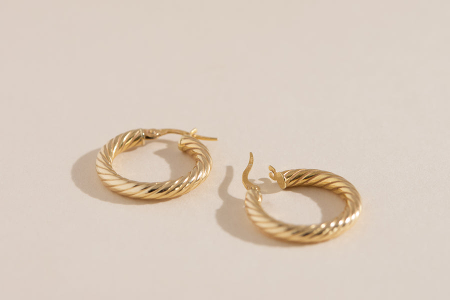 Boucles d'oreilles Marcia anneaux torsadées