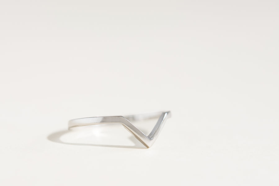 Ariana White Gold V Ring