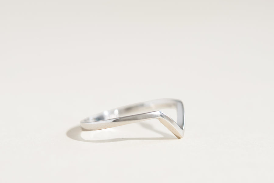 Ariana White Gold V Ring
