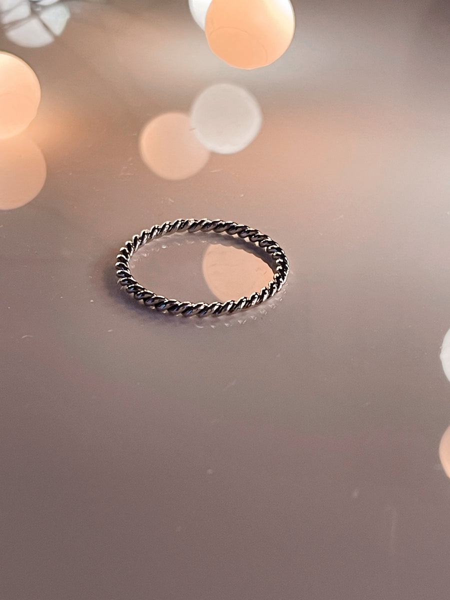 Miley White Gold Torsade Ring