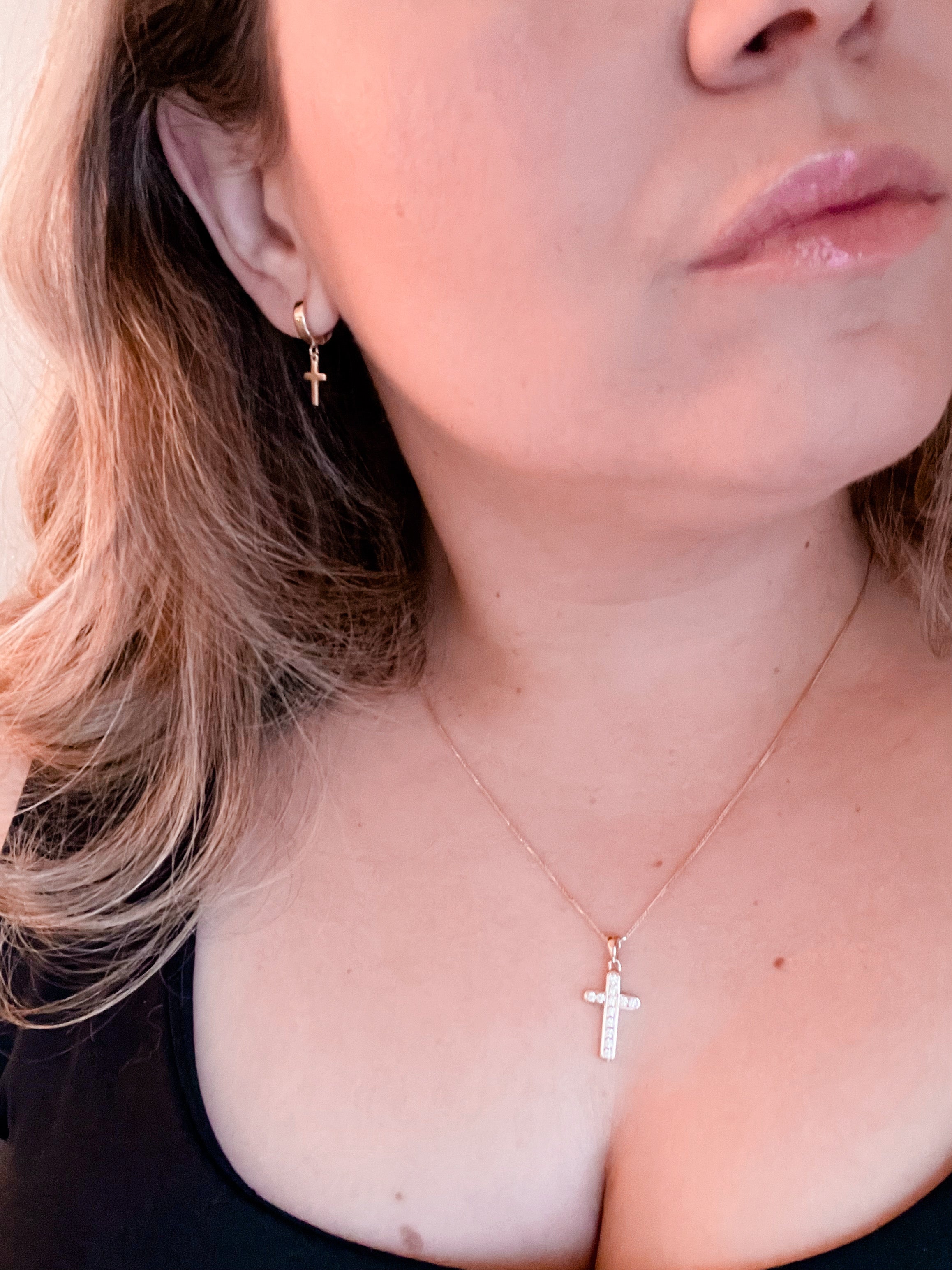 Khloé Bold Cross Pendant