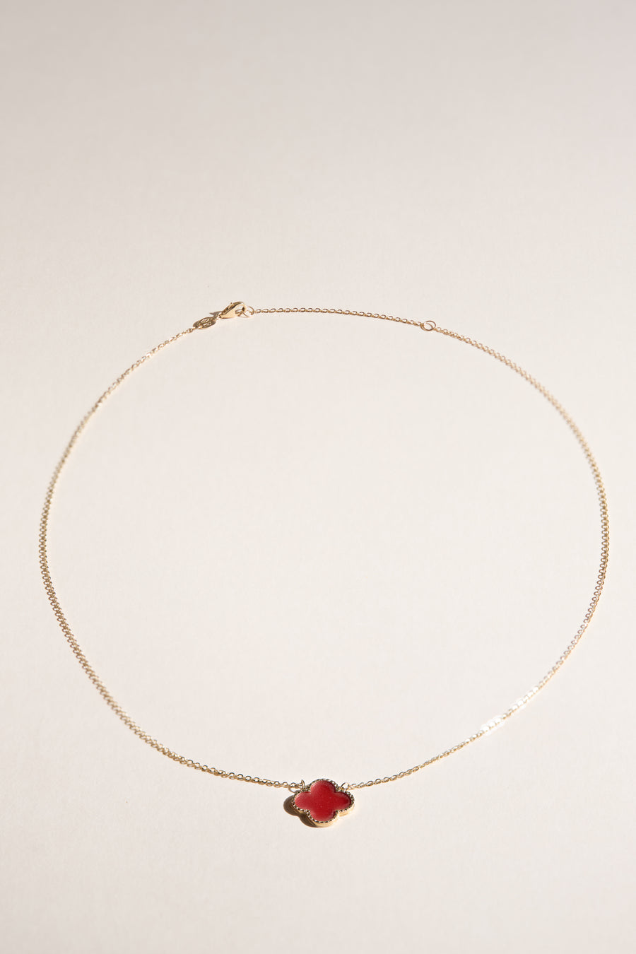 Collier Samantha avec trèfle rouge