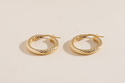 Boucles d'oreilles Marcia anneaux torsadées