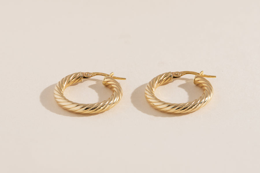 Boucles d'oreilles Marcia anneaux torsadées