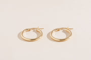 Boucles d'oreilles Yasmine anneaux légères format moyen