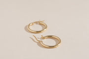 Boucles d'oreilles Yasmine anneaux légères format moyen