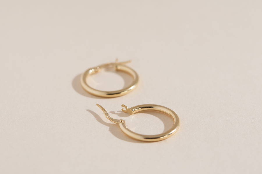 Boucles d'oreilles Yasmine anneaux légères format moyen