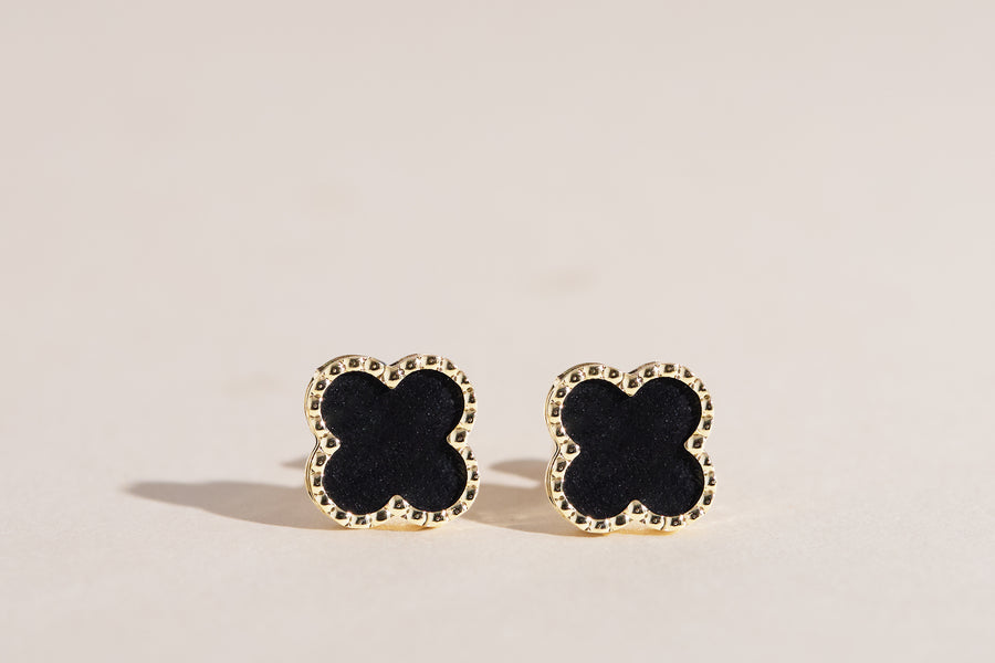 Boucles d'oreilles Carrie avec trèfle noir