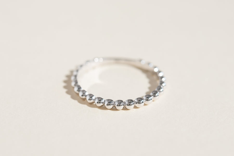 Bague Selena à pois en or blanc 