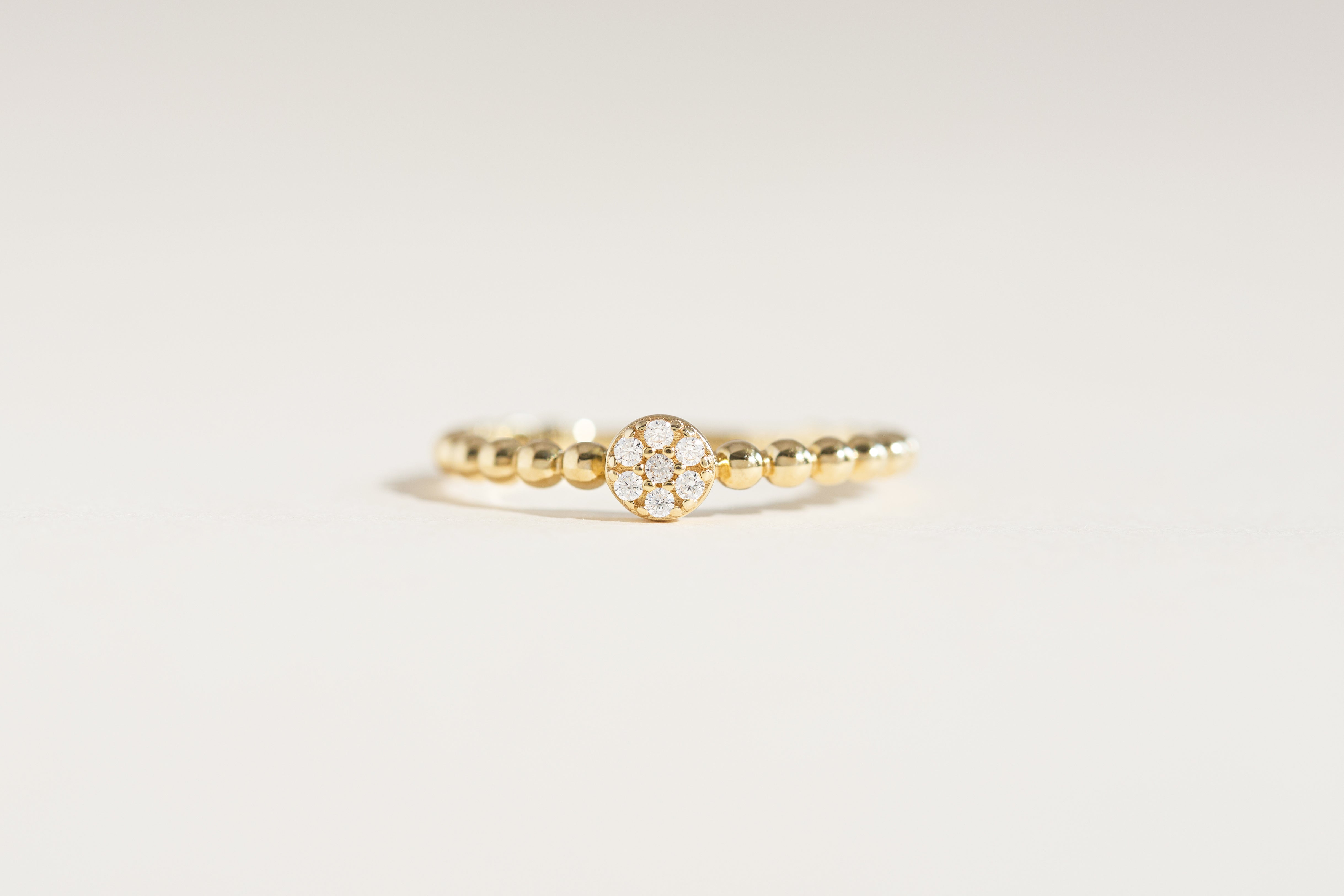 Bague Taylor avec fleur à pois en or 