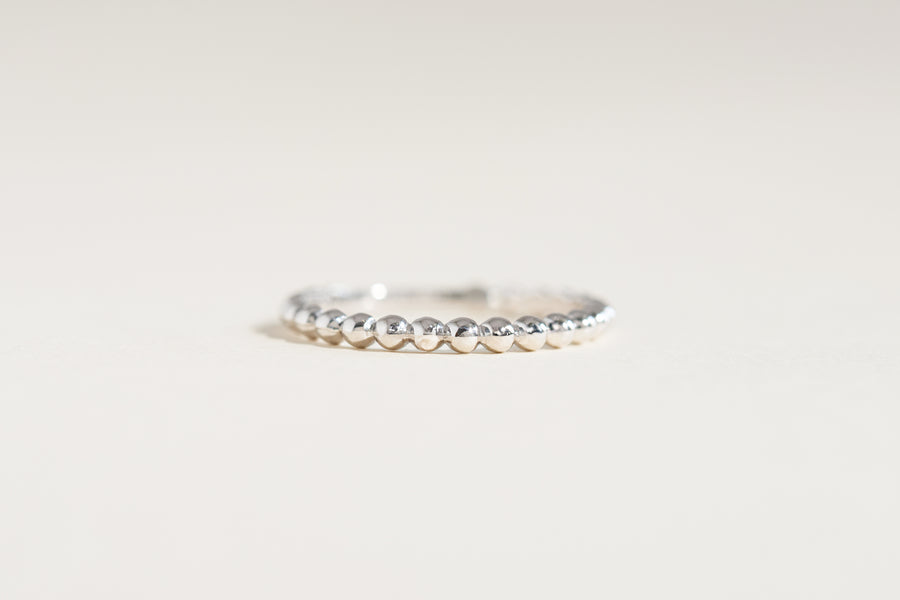 Bague Selena à pois en or blanc 
