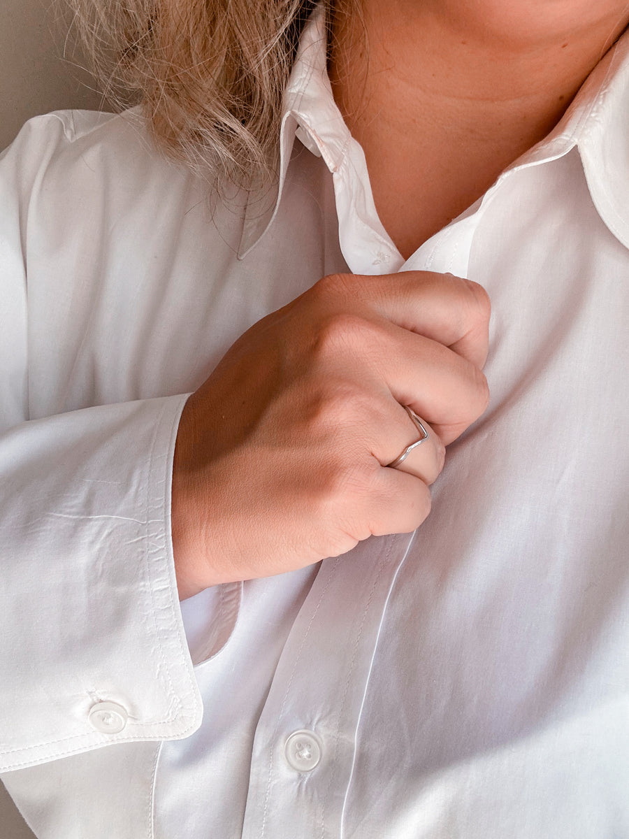 Ariana White Gold V Ring