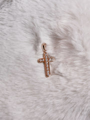 Pendentif Khloé croix style assumé