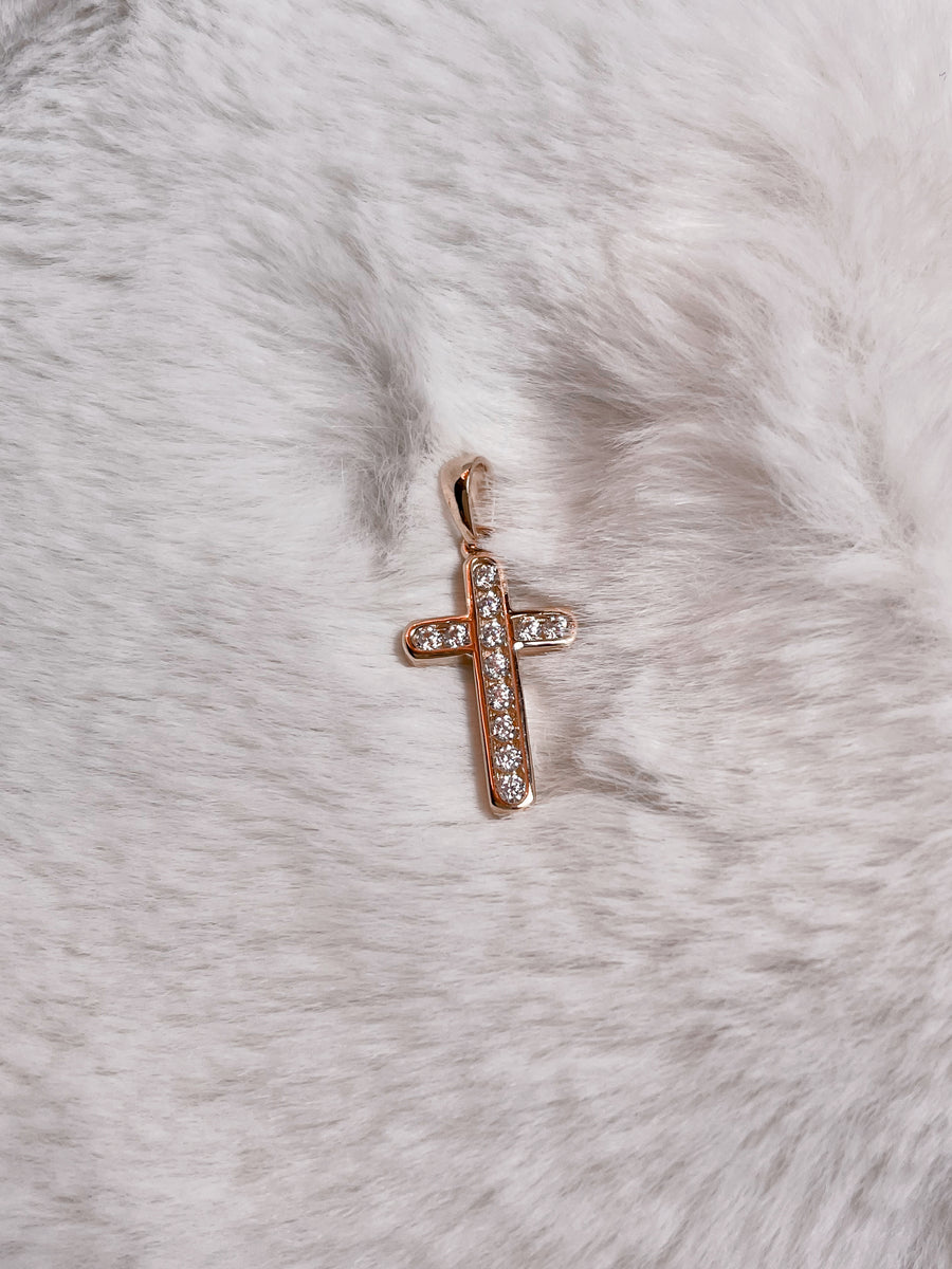 Pendentif Khloé croix style assumé