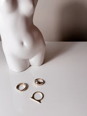 Bague Lana barre originale en or jaune 