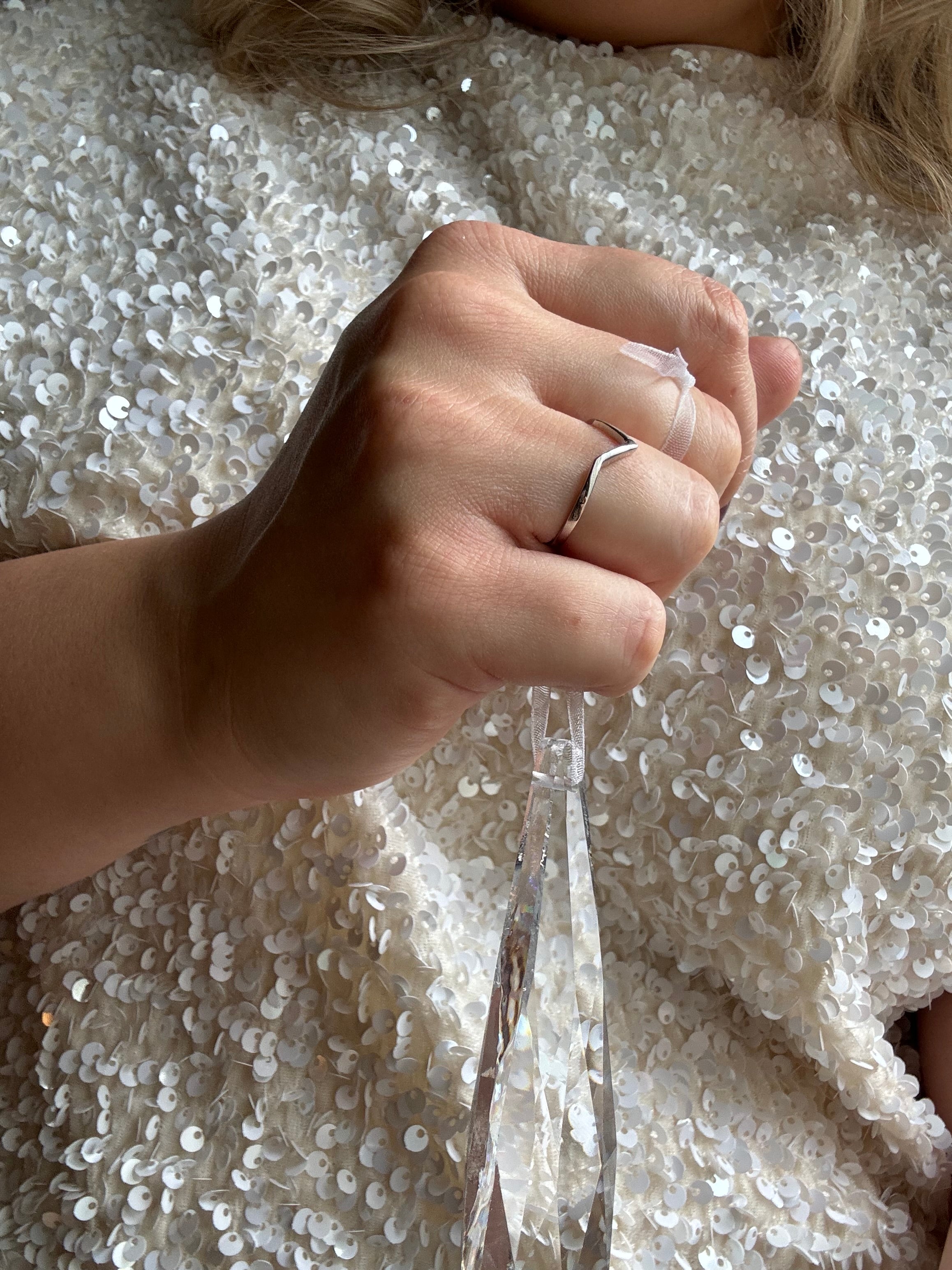 Ariana White Gold V Ring