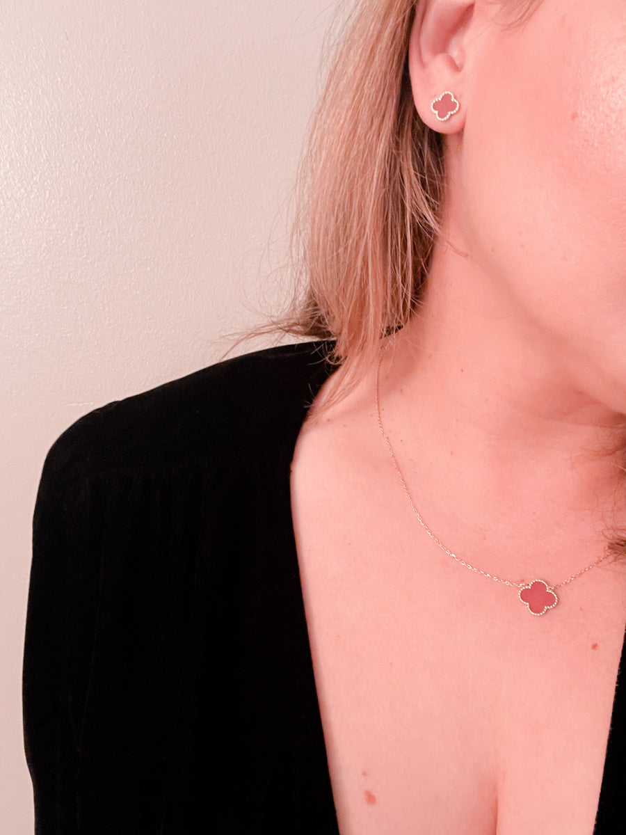 Boucles d'oreilles Samantha avec trèfle rouge