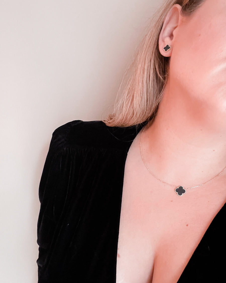 Collier Carrie avec trèfles noirs