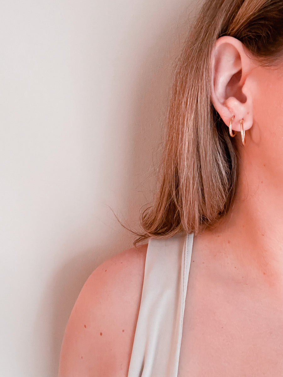 Boucles d'oreilles Yasmine anneaux légères format moyen