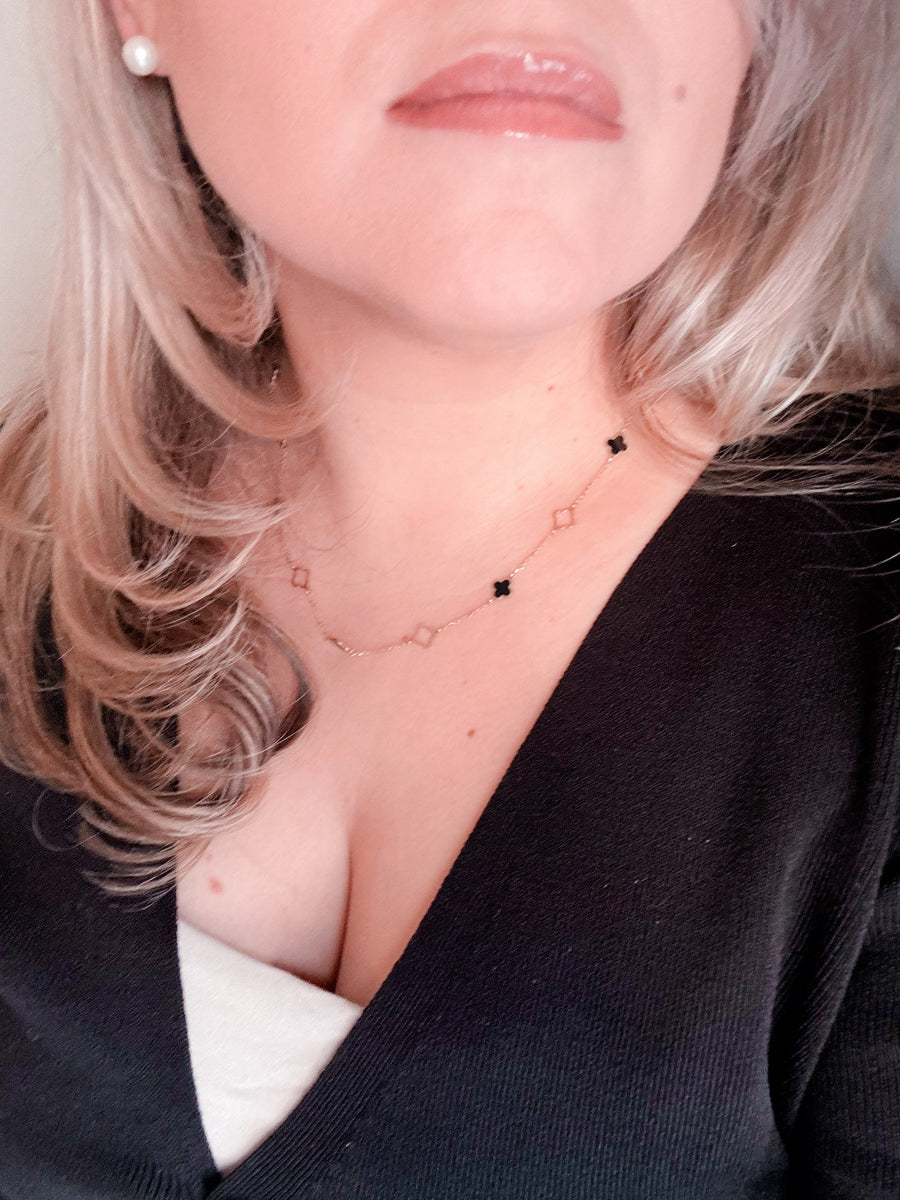 Collier Charlotte mini trèfles noirs et dorés